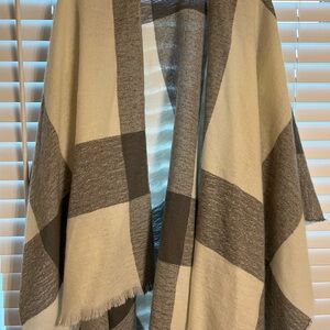 Chic Gray/Cream Plaid Shawl Wrap